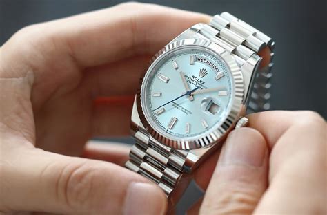 how to wind rolex watch.